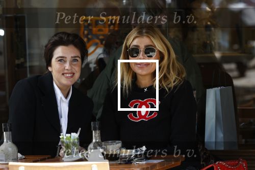 Amsterdam 6 juni 2020
Estelle Cruijff met goede vriendin Tarone op terras