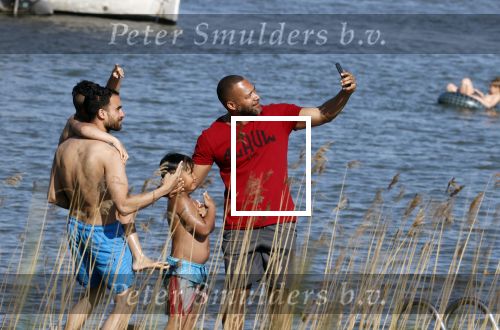 Durgerdam 9 mei 2020
Everon Jackson Hooi en Jozua Augusto zijn  weer bij elkaar. Ze gingen zwemmen met 2 neefjes.