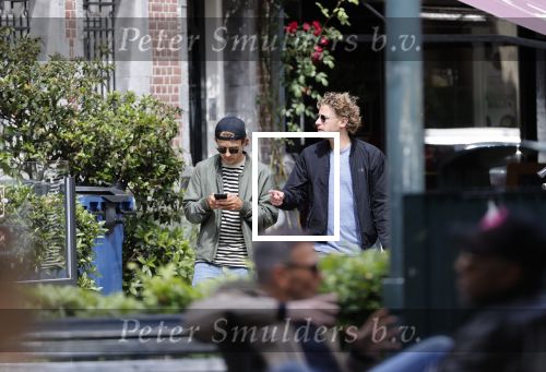 Amsterdam 23 mei 2020
Ewout Genewmans met zijn  vriend  op de cornelis schuytstraat.