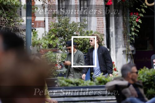 Amsterdam 23 mei 2020
Ewout Genewmans met zijn  vriend n op de cornelis schuytstraat.