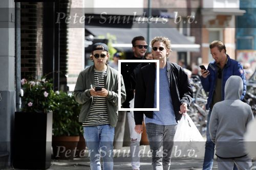 Amsterdam 23 mei 2020
Ewout Genewmans met zijn  vriend  op de cornelis schuytstraat.