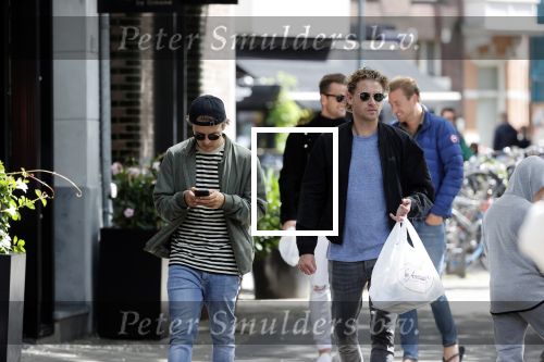 Amsterdam 23 mei 2020
Ewout Genewmans met zijn  vriend op de cornelis schuytstraat.