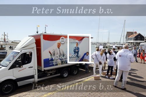 Volendam 1 juni 2020
Forum van Democratie met Thierry Baudet Theo Hiddema en Wybren van Haga zijn in Volendam tijdens de opening van de terassen.