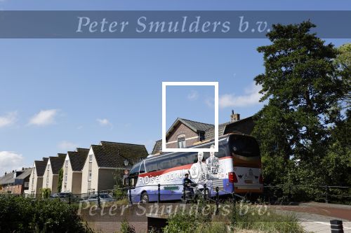 Hilversum Barneveld 13 juni 2020
Thierry Baudet gaat het land in om de krantjes van Forum voor democratie uit te delen. Zijn vriendin Davide legt alles vast met haar camera.