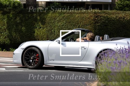 Noordwijk / Wassenaar 12 juni 2020
Frank Dane met zijn vriendin in porsche 911 cabrio.