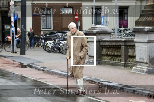 Amsterdam 5 juni 2020
Frits Bolkestein loopt naar zijn huis aan de Amstel