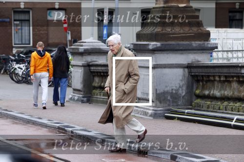 Amsterdam 5 juni 2020
Frits Bolkestein loopt naar zijn huis aan de Amstel