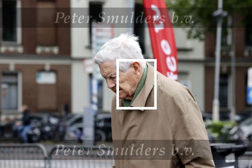 Amsterdam 5 juni 2020
Frits Bolkestein loopt naar zijn huis aan de Amstel
