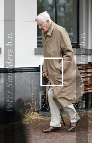 Amsterdam 5 juni 2020
Frits Bolkestein loopt naar zijn huis aan de Amstel