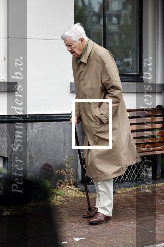 Amsterdam 5 juni 2020
Frits Bolkestein loopt naar zijn huis aan de Amstel