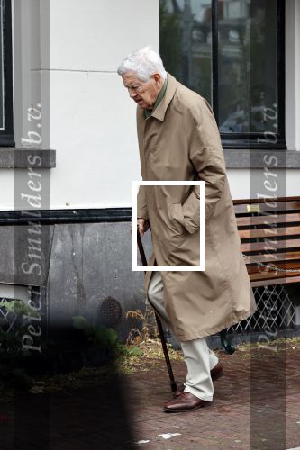 Amsterdam 5 juni 2020
Frits Bolkestein loopt naar zijn huis aan de Amstel