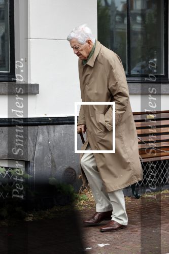 Amsterdam 5 juni 2020
Frits Bolkestein loopt naar zijn huis aan de Amstel