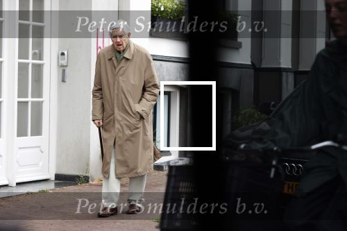 Amsterdam 5 juni 2020
Frits Bolkestein loopt naar zijn huis aan de Amstel
