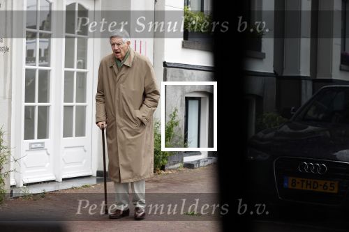 Amsterdam 5 juni 2020
Frits Bolkestein loopt naar zijn huis aan de Amstel