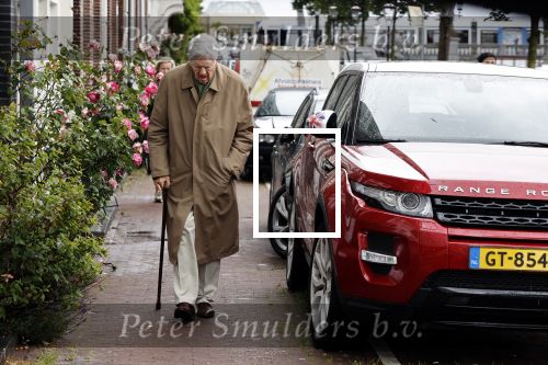 Amsterdam 5 juni 2020
Frits Bolkestein loopt naar zijn huis aan de Amstel
