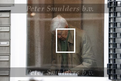 Amsterdam 5 juni 2020
Frits Bolkestein loopt naar zijn huis aan de Amstel