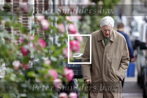 Amsterdam 5 juni 2020
Frits Bolkestein loopt naar zijn huis aan de Amstel