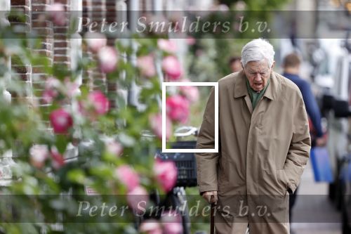 Amsterdam 5 juni 2020
Frits Bolkestein loopt naar zijn huis aan de Amstel
