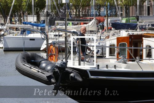 Harlingen 28 mei 2020
Frits Wester en een vriend (Jaap) varen de haven van Harlingen uit met de zeilboot van Frits