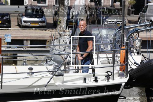 Harlingen 28 mei 2020
Frits Wester en een vriend (Jaap) varen de haven van Harlingen uit met de zeilboot van Frits