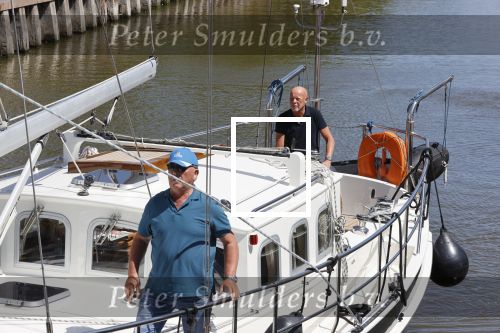 Harlingen 28 mei 2020
Frits Wester en een vriend (Jaap) varen de haven van Harlingen uit met de zeilboot van Frits
