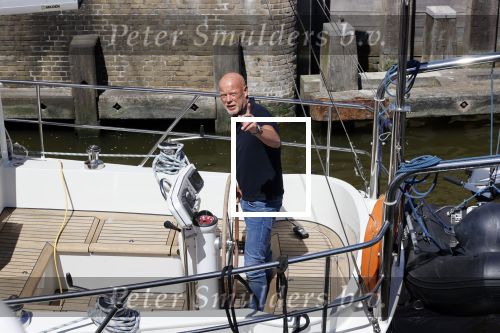 Harlingen 28 mei 2020
Frits Wester en een vriend (Jaap) varen de haven van Harlingen uit met de zeilboot van Frits