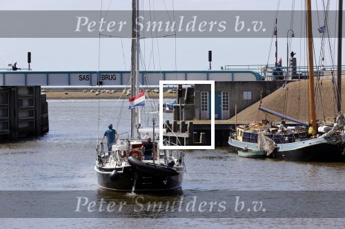 Harlingen 28 mei 2020
Frits Wester en een vriend (Jaap) varen de haven van Harlingen uit met de zeilboot van Frits