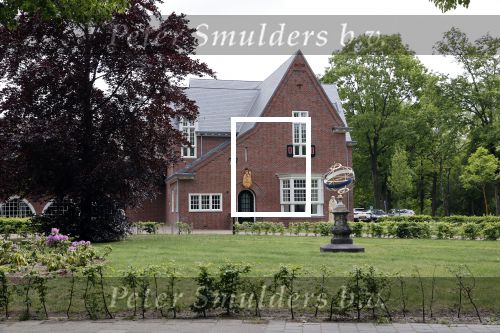 Waalre 12 mei 2020
Het gemeentehuis van Waalre is geheel gerenoveerd na de aanslag met een auto