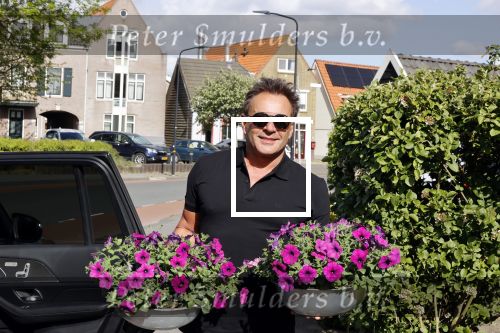 Schagen 11 mei 2020
Gerard Joling bezoekt zijn moeder in haar huis voor moederdag.