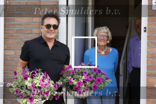 Schagen 11 mei 2020
Gerard Joling bezoekt zijn moeder in haar huis voor moederdag.