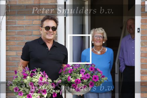 Schagen 11 mei 2020
Gerard Joling bezoekt zijn moeder in haar huis voor moederdag.