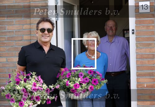 Schagen 11 mei 2020
Gerard Joling bezoekt zijn moeder in haar huis voor moederdag.