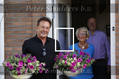 Schagen 11 mei 2020
Gerard Joling bezoekt zijn moeder in haar huis voor moederdag.