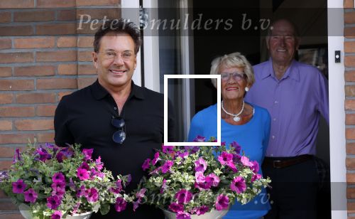 Schagen 11 mei 2020
Gerard Joling bezoekt zijn moeder in haar huis voor moederdag.