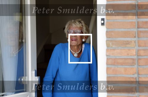 Schagen 11 mei 2020
Gerard Joling bezoekt zijn moeder in haar huis voor moederdag.