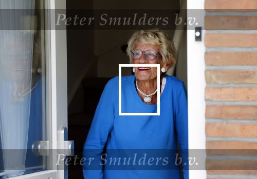 Schagen 11 mei 2020
Gerard Joling bezoekt zijn moeder in haar huis voor moederdag.