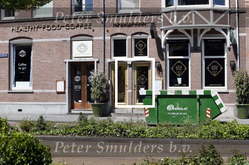 Amsterdam 17 mei 2020
Gordon vertrekt vanaf zijn appartement boven The Burger Room en Blushing .