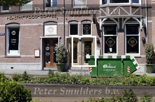 Amsterdam 17 mei 2020
Gordon vertrekt vanaf zijn appartement boven The Burger Room en Blushing .