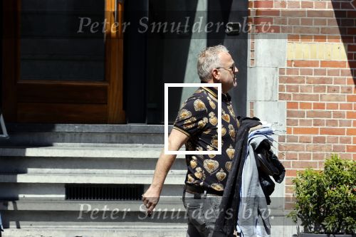 Amsterdam 17 mei 2020
Gordon vertrekt vanaf zijn appartement boven The Burger Room en Blushing .