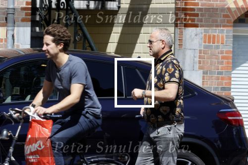 Amsterdam 17 mei 2020
Gordon vertrekt vanaf zijn appartement boven The Burger Room en Blushing .