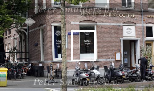 Amsterdam 2 juni 2020
Bij de restaurants van Gordon zijn de terassen bijna leeg . (Blushing en The Burgerroom)