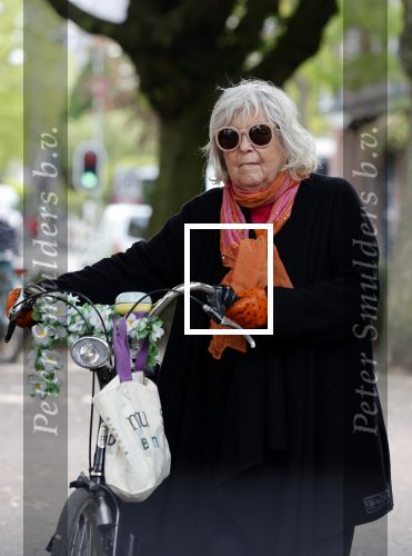 Amsterdam 13 mei 2020
Herma Krabbe doet boodschappen bij Gelderlandplein