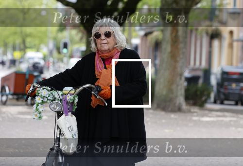 Amsterdam 13 mei 2020
Herma Krabbe doet boodschappen bij Gelderlandplein