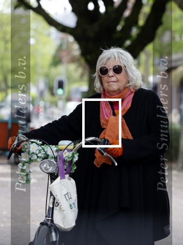 Amsterdam 13 mei 2020
Herma Krabbe doet boodschappen bij Gelderlandplein