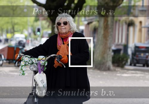 Amsterdam 13 mei 2020
Herma Krabbe doet boodschappen bij Gelderlandplein
