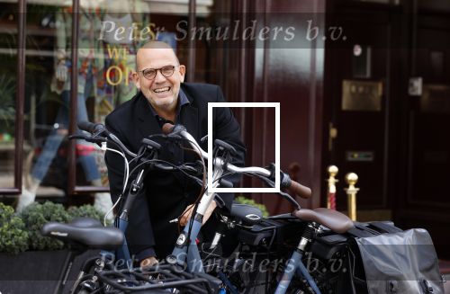 Amsterdam 23 mei 2020
Jaap v Zweden op de fiets op de pc Hooftstraat.