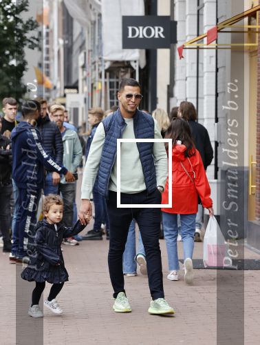 Amsterdam 6 jun i 2020
Jalal Oba met zijn dochter Lina op de pc hooftstraat