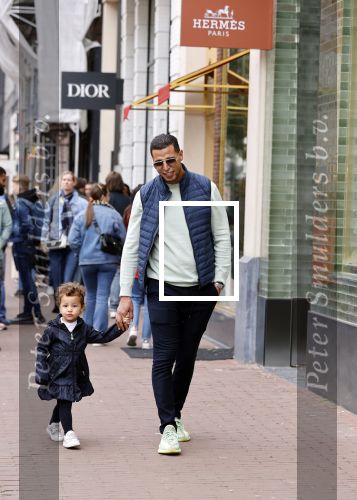 Amsterdam 6 jun i 2020
Jalal Oba met zijn dochter Lina op de pc hooftstraat