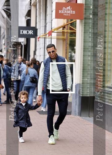 Amsterdam 6 jun i 2020
Jalal Oba met zijn dochter Lina op de pc hooftstraat