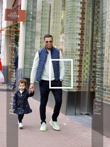 Amsterdam 6 jun i 2020
Jalal Oba met zijn dochter Lina op de pc hooftstraat